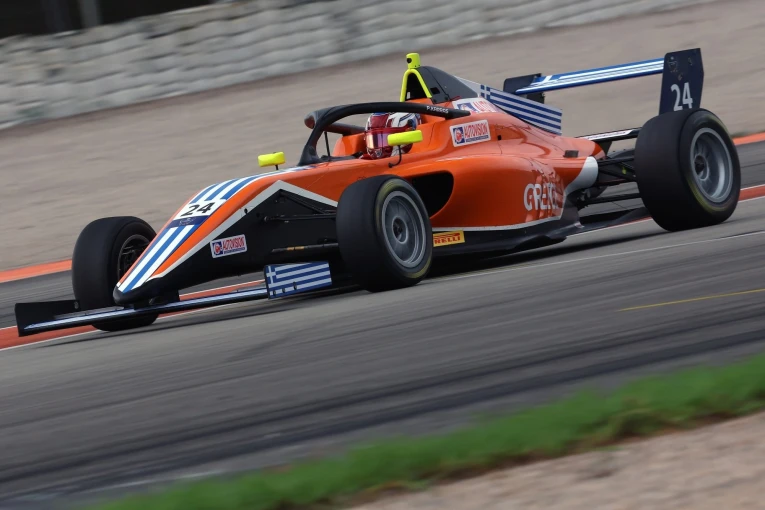 Από τη 10η θέση του grid ξεκινά τον αγώνα της Formula 4 την Κυριακή ο Philippe-Armand Καρράς