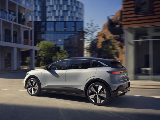 2021-new-renault-mgane-e-tech-electric-urban-1-low-1.jpg?v=0