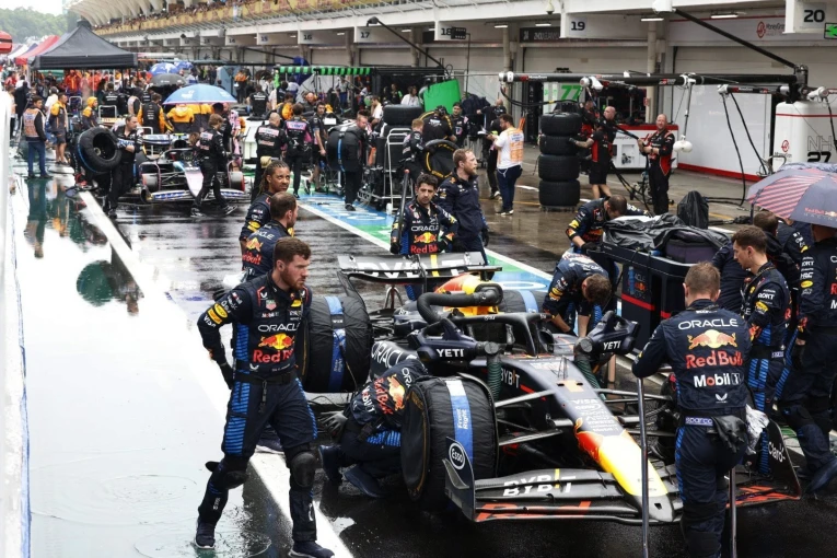 Φωτογραφία: Reuters, Formula 1, Grand Prix Βραζιλίας RBR Pit stop