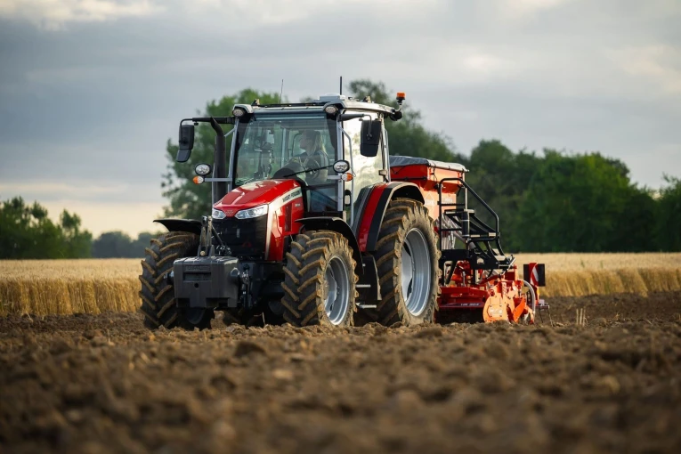 mf-5m105-seeder-work-04-1.jpg?v=0