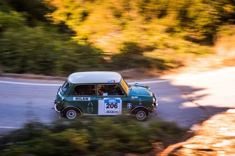Με ένα Morris Mini του 1968, οι Γιώργος Γεωργακόπουλος-Τάσος Δούρος είναι πέμπτοι με 94.1 βαθμούς ποινής