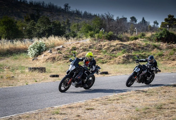 ktm-riding-school4.jpg?v=0