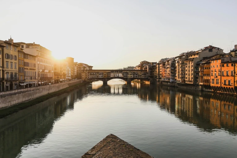 Florence, Ponte Vecchio, photo by Giuseppe Mondì on Unsplash