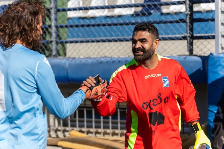 Στιγμιότυπο από την αναμέτρηση της Σχεδίας με τον flash.gr