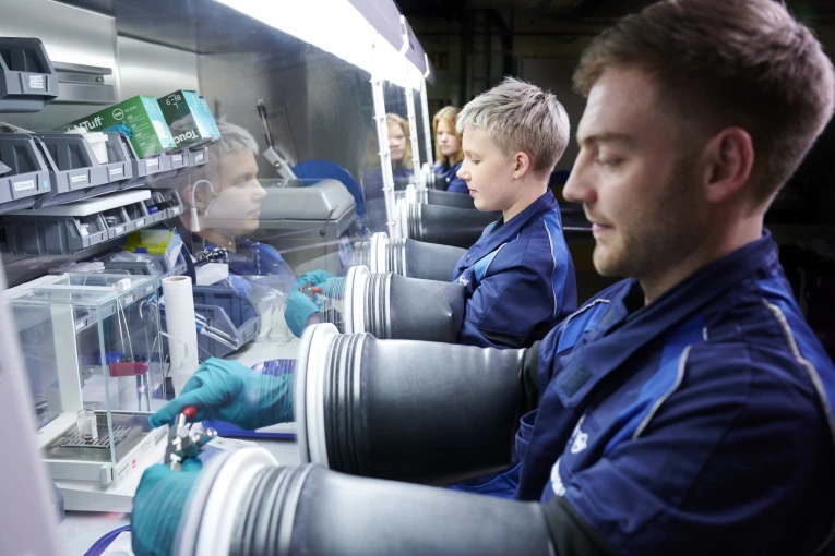 bmw-battery-factory4.jpg?v=0