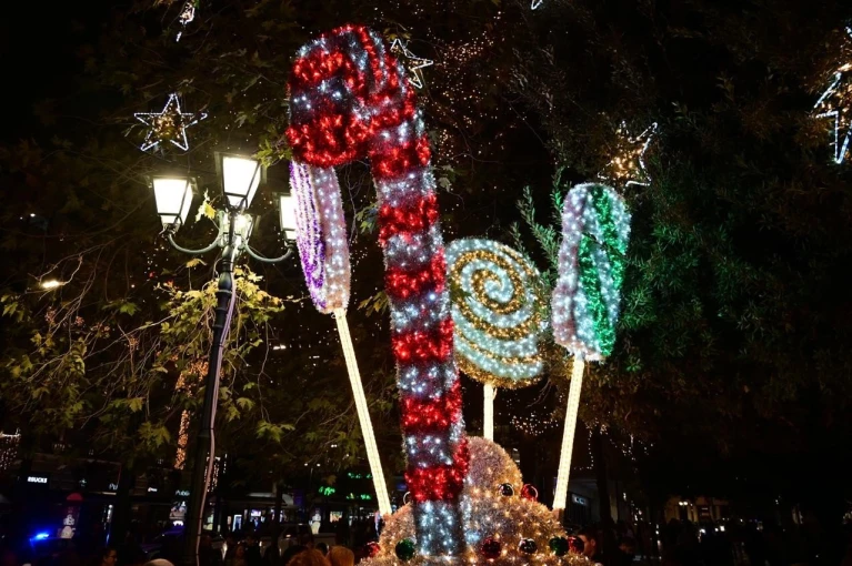          Φωταγώγηση του Χριστουγεννιάτικου δέντρου στο Σύνταγμα / Φωτογραφίες: Γιάννης Κέμμος - flash.gr     