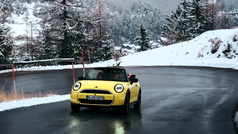 mini-cooper-cabrio-xmas.jpg?v=0