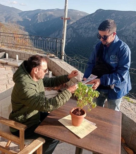 Νίκος Κράστα, λαχειοπώλης στο νομό Φωκίδας Νίκος Κράστα, λαχειοπώλης στο νομό Φωκίδας