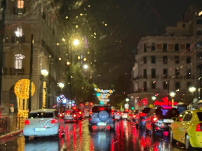 Εικόνα από το μποτιλιάρισμα στην Σταδίου (φωτο: Flash.gr)