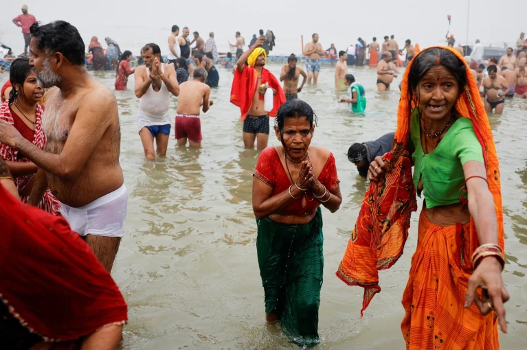 Tο γιγάντιο ινδουιστικό προσκύνημα Κουμπ Μελά / Reuters