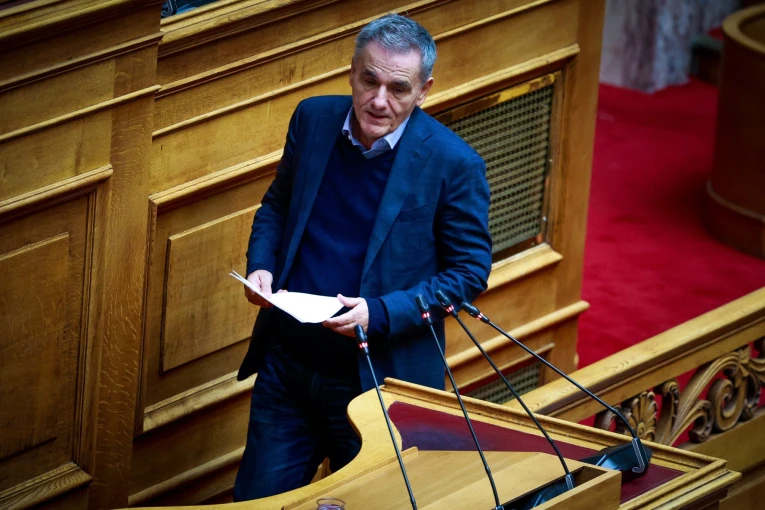 «Κλωτσάει» για τη στήριξη στην υποψηφιότητα Κατσέλη ο Ευκλείδης Τσακαλώτος / Eurokinissi «Κλωτσάει» για τη στήριξη στην υποψηφιότητα Κατσέλη ο Ευκλείδης Τσακαλώτος / Eurokinissi