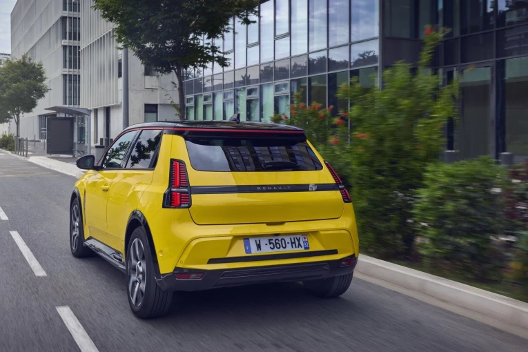 renault-5-e-tech-electric-iconic-cinq-version-pop-yellow.jpg?v=0