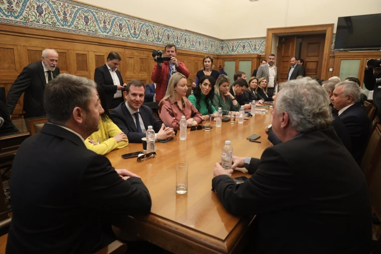 Εικόνα από τη συνεδρίαση της ΚΟ του ΠΑΣΟΚ (φωτο: Eurokinissi) Εικόνα από τη συνεδρίαση της ΚΟ του ΠΑΣΟΚ (φωτο: Eurokinissi)