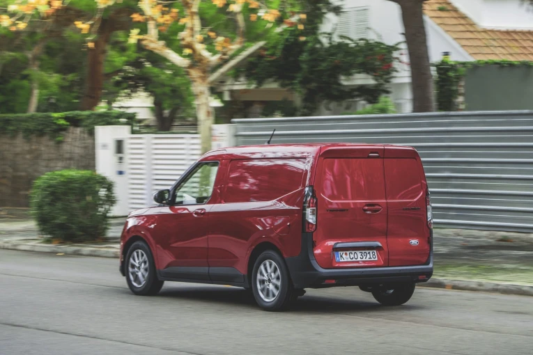 ford-transit-courier-02.jpg?v=0