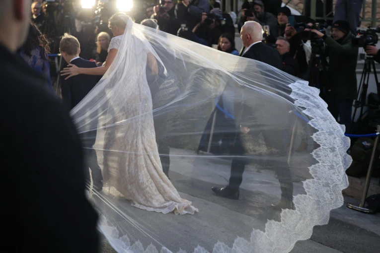          H Xρυσή Βαρδινογιάννη έφτασε στην εκκλησία / Eurokinissi     