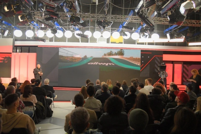 Είδαμε την παρουσίαση των ομάδων της F1 σε απευθείας σύνδεση με το Ο2 Arena στο ΚΑΠΑ STUDIOS Είδαμε την παρουσίαση των ομάδων της F1 σε απευθείας σύνδεση με το Ο2 Arena στο ΚΑΠΑ STUDIOS
