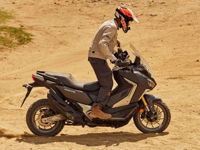 2025sym-adxtg-400-2.jpg?v=0