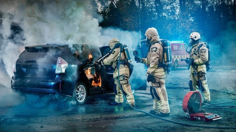 british-company-develops-fire-truck-to-extinguish-electric-vehicle-and-car-park-fires.jpg?v=0