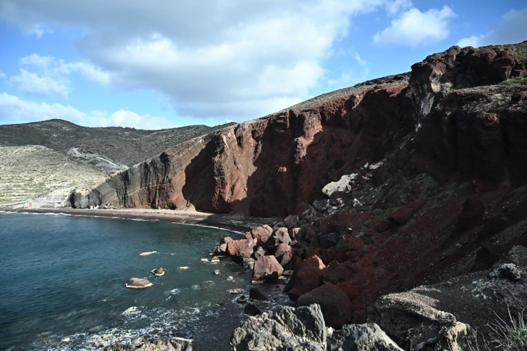 Κόκκινη Παραλία στη Σαντορίνη/Eurokinissi