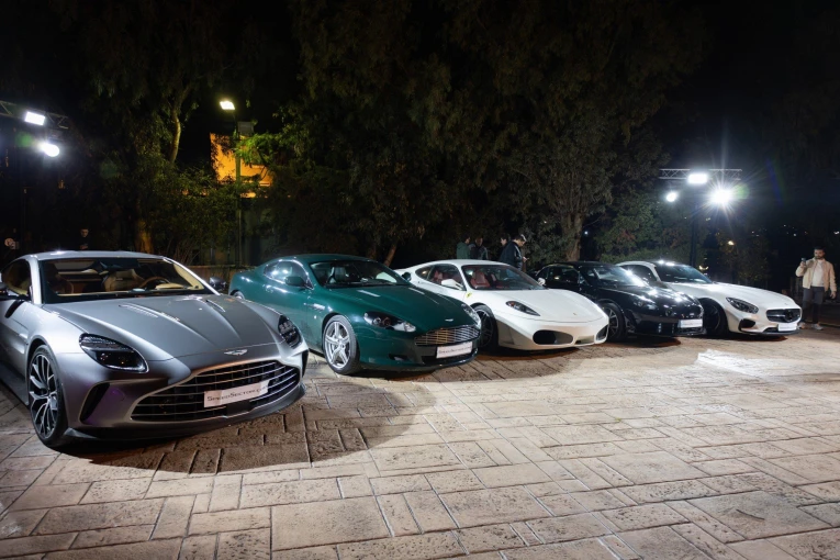 Μία μοναδική εμπειρία, με εντυπωσιακά Super Cars την ομάδα Speedsector είχαν την ευκαιρία να απολαύσουν οι προσκεκλημένοι του ΑΝΤ1 και του ΑΝΤ1+, στα ΚΑΠΑ STUDIOS. Μία μοναδική εμπειρία, με εντυπωσιακά Super Cars την ομάδα Speedsector είχαν την ευκαιρία να απολαύσουν οι προσκεκλημένοι του ΑΝΤ1 και του ΑΝΤ1+, στα ΚΑΠΑ STUDIOS.