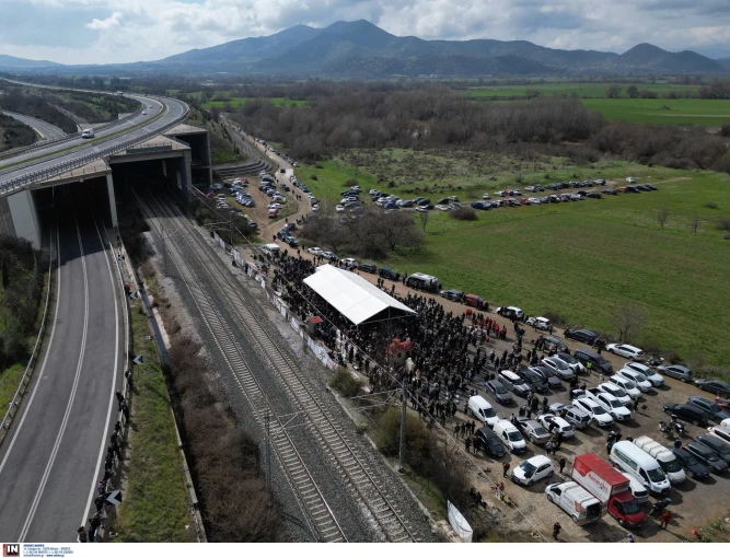          Τρισάγιο στο σημείο της τραγωδίας στα Τέμπη / Intime     