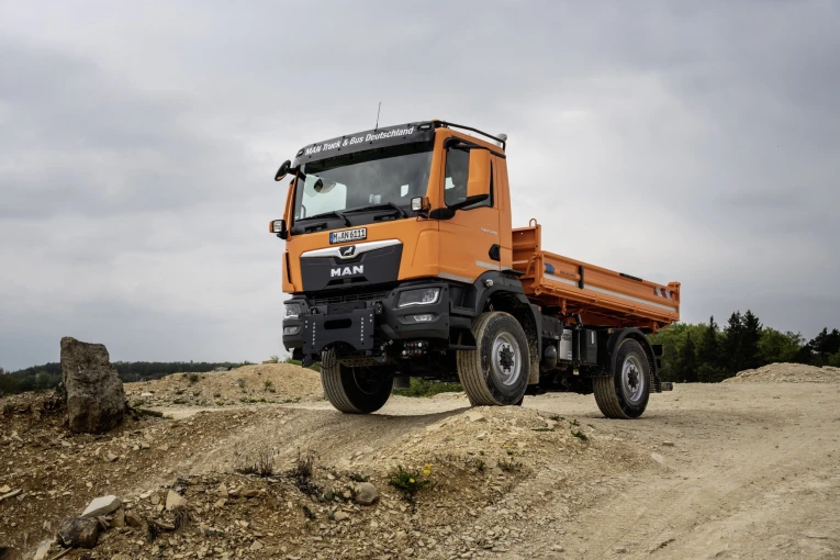 2025man-tgm-4x4.jpg?v=0