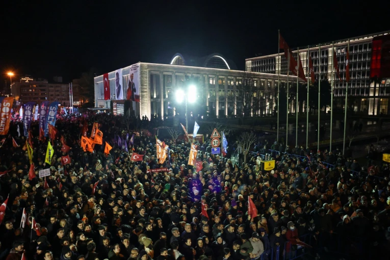 Χιλιάδες διαδηλωτές στους δρόμους υπέρ του Εκρέμ Ιμάμογλου / Reuters