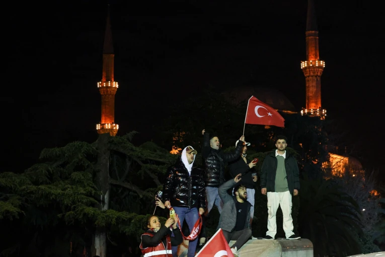 Χιλιάδες διαδηλωτές στους δρόμους υπέρ του Εκρέμ Ιμάμογλου / Reuters