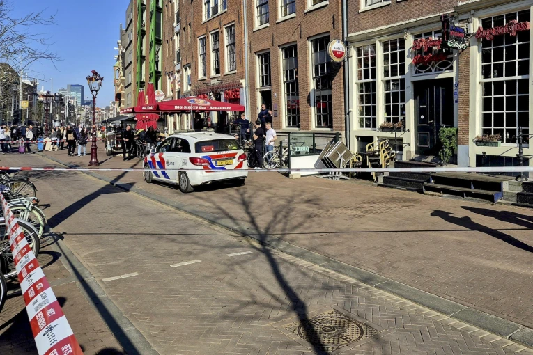 Εικόνα από το σημείο της επίθεση (φωτο: ΑΠΕ-ΜΠΕ/EPA/INTER VISUAL STUDIO) Εικόνα από το σημείο της επίθεση (φωτο: ΑΠΕ-ΜΠΕ/EPA/INTER VISUAL STUDIO)