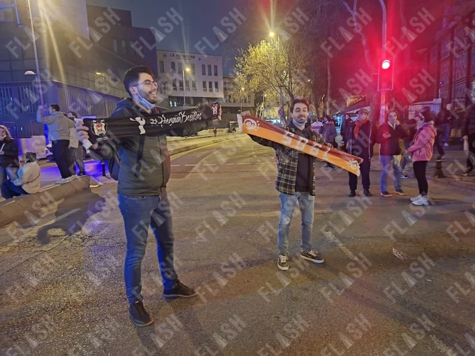 Οπαδοί της Γαλατά και της Μπεσίκτας διαδηλώνουν... μονιασμένοι για τον Ιμάμογλου Οπαδοί της Γαλατά και της Μπεσίκτας διαδηλώνουν... μονιασμένοι για τον Ιμάμογλου