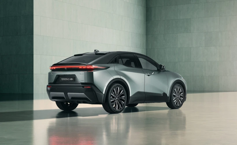 2025toyotac-hr06.jpg 2025toyotac-hr06.jpg