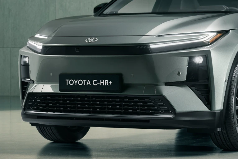 2025toyotac-hrexterior01.jpg 2025toyotac-hrexterior01.jpg