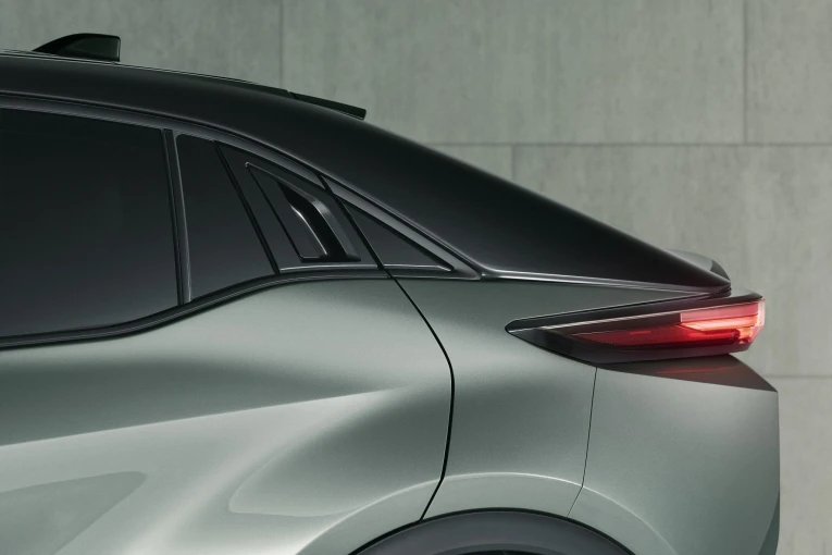 2025toyotac-hrexterior03.jpg 2025toyotac-hrexterior03.jpg