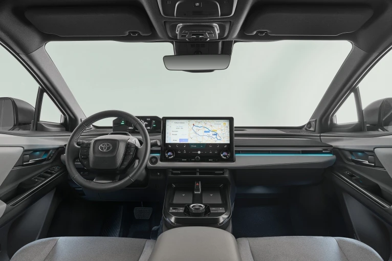 2025toyotac-hrinterior01.jpg 2025toyotac-hrinterior01.jpg