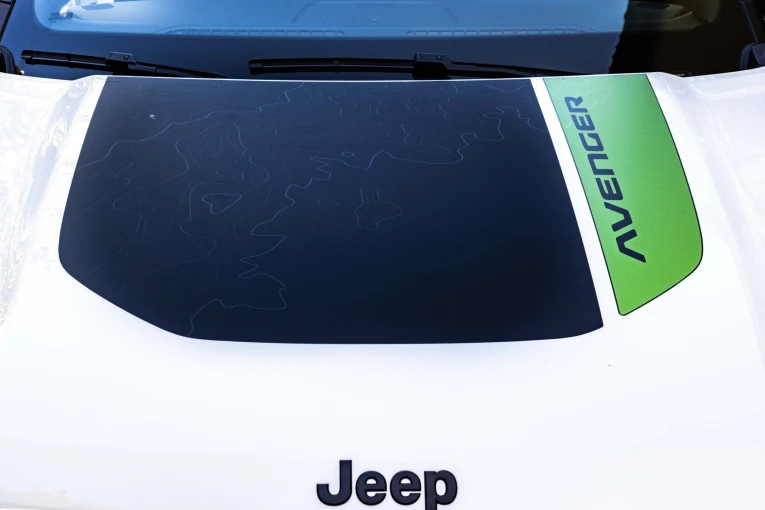 jeepavenger4xe-details-6.jpg?v=0