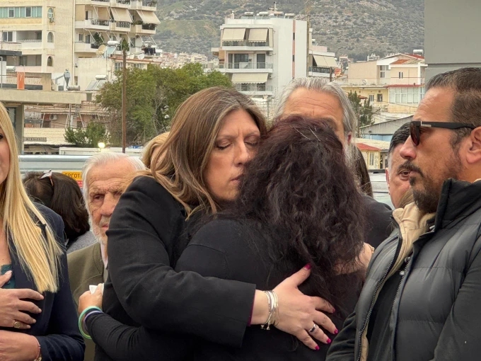Η Ζωή Κωνσταντοπούλου αγκαλιάζει τη μητέρα της Κυριακής Γρίβα / Φωτογραφίες Γιάννης Κέμμος για το Flash.gr Η Ζωή Κωνσταντοπούλου αγκαλιάζει τη μητέρα της Κυριακής Γρίβα / Φωτογραφίες Γιάννης Κέμμος για το Flash.gr