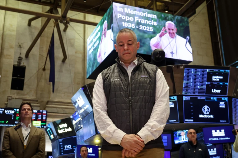          Παγκόσμιος θρήνος για τον άνατο του Πάπα Φραγκίσκου / Reuters     