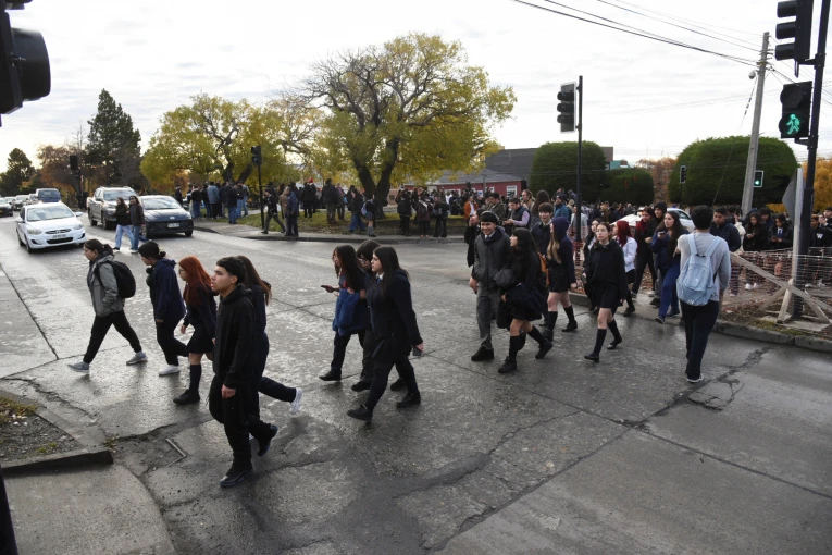 Ισχυρός σεισμός 7,4 Ρίχτερ μεταξύ Αργεντινής και Χιλής. Εκκενώνονται πόλεις λόγω φόβου για τσουνάμι / Reuters