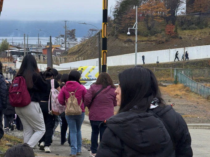 Ισχυρός σεισμός 7,4 Ρίχτερ μεταξύ Αργεντινής και Χιλής. Εκκενώνονται πόλεις λόγω φόβου για τσουνάμι / Reuters
