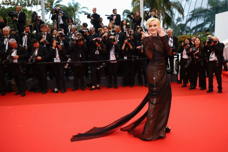 Η Τζούλια Γκάρνερ στο φεστιβάλ των Καννών / Reuters