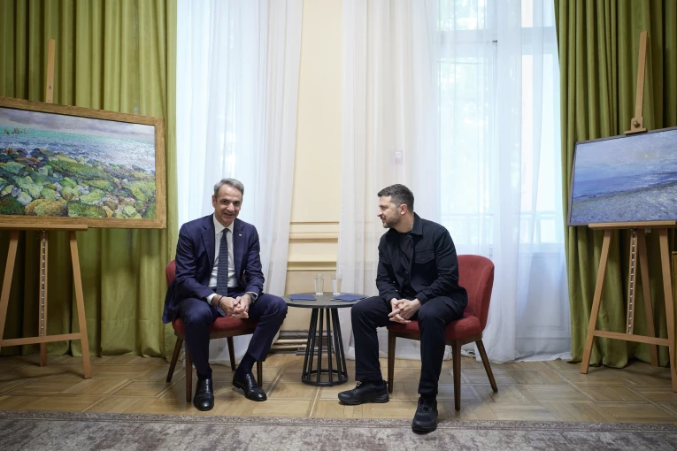 Ο Κυριάκος Μητσοτάκης με τον Βολοντίμιρ Ζελένσκι σε κατ