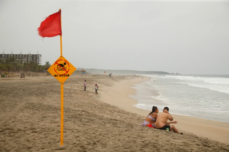 Το Μεξικό σε συναγερμό για τον τυφώνα Έρικ / Reuters