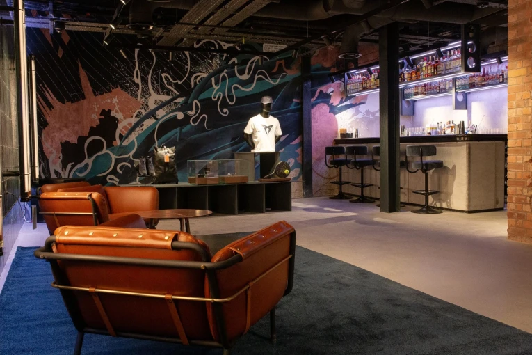 cupra-opens-first-uk-city-garage-in-manchester-04.jpg?v=0