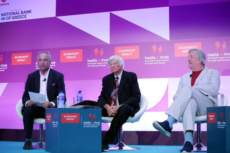 O παρουσιαστής και συγγραφέας Στίβεν Φράι (Δ) Φωτο: ΑΠΕ-ΜΠΕ/ECONOMIST IMPACT/ΒΑΪΟΣ ΧΑΣΙΑΛΗΣ O παρουσιαστής και συγγραφέας Στίβεν Φράι (Δ) Φωτο: ΑΠΕ-ΜΠΕ/ECONOMIST IMPACT/ΒΑΪΟΣ ΧΑΣΙΑΛΗΣ