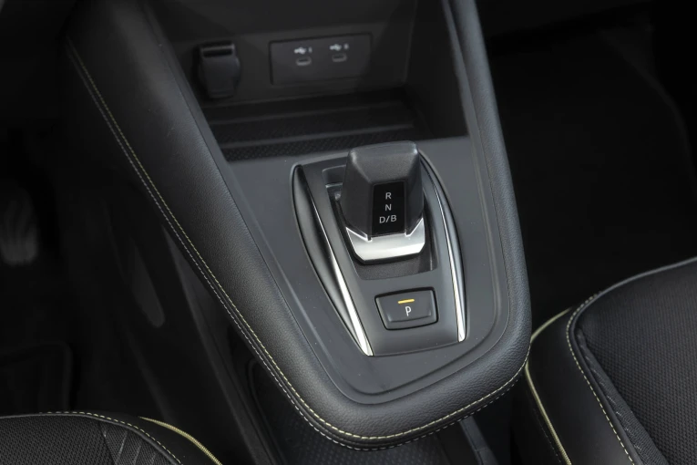 renaultcapture-tech2025inter2.jpg?v=0