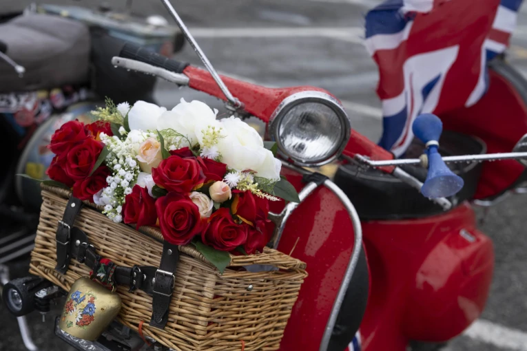 06-vespa-celebration.jpg?v=0