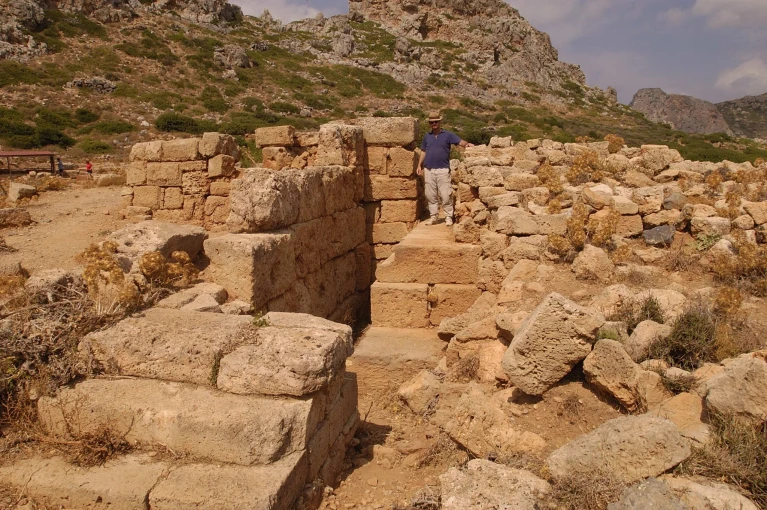Εικ. 10: Σύμπλεγμα Πύργου 2 και οχυρωματικής Πύλης. Εικ. 10: Σύμπλεγμα Πύργου 2 και οχυρωματικής Πύλης.