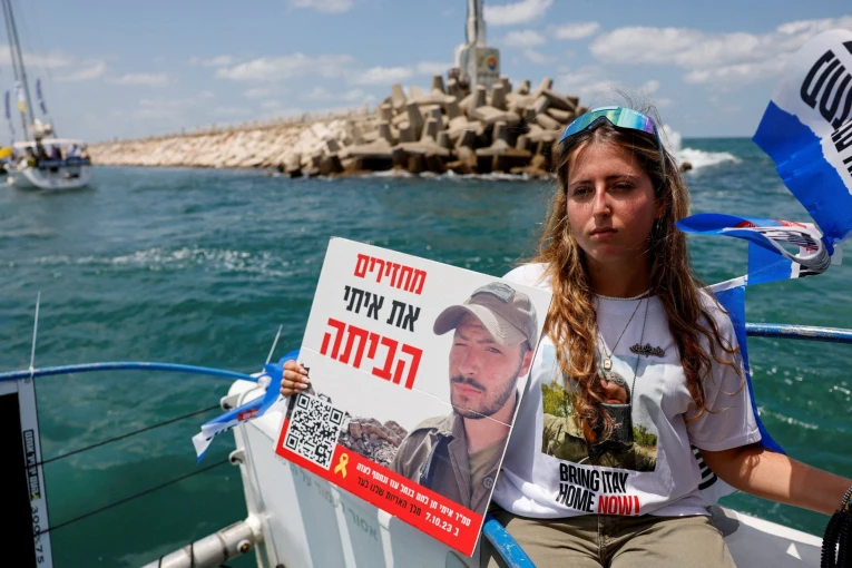 Οικογένειες Ισραηλινών ομήρων πλέουν προς τη Γάζα / Reuters