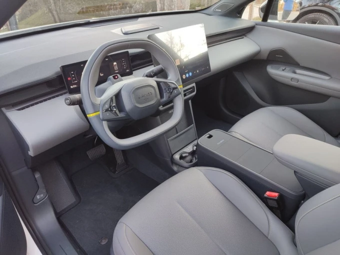 lynk-co02inter1.jpg?v=0