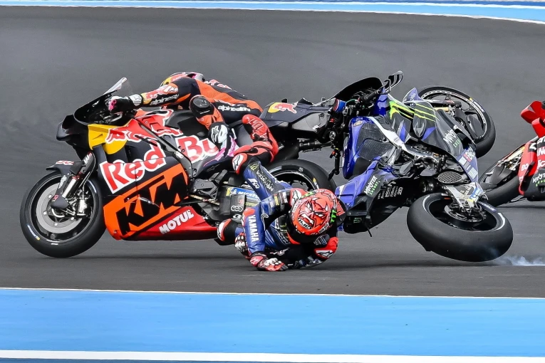 Φωτογραφία ΑΠΕ-ΜΠΕ Ο Πέδρο Ακόστα (KTM) είχε άλλο ένα ατύχημα όταν ένας αναβάτης της Yamaha έπεσε πάνω του.